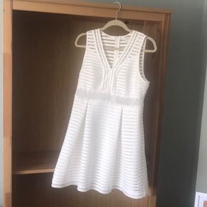 Flare dress with details throughout